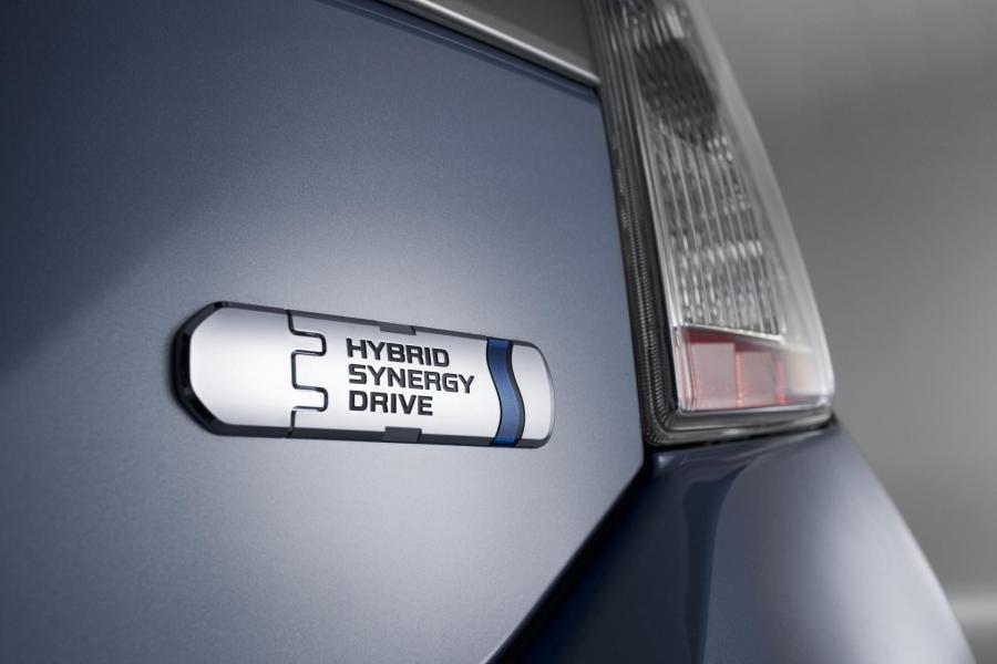  Toyota Prius Plug-In Hybrid 2012 года  (фото 74 из 75)